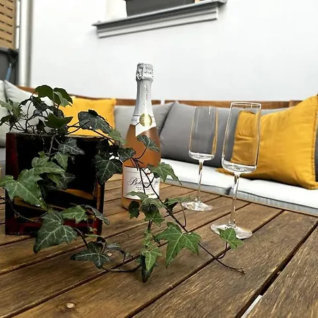 Апартаменты Authentic With Garden *