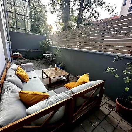Authentic With Garden Апартаменты Прага