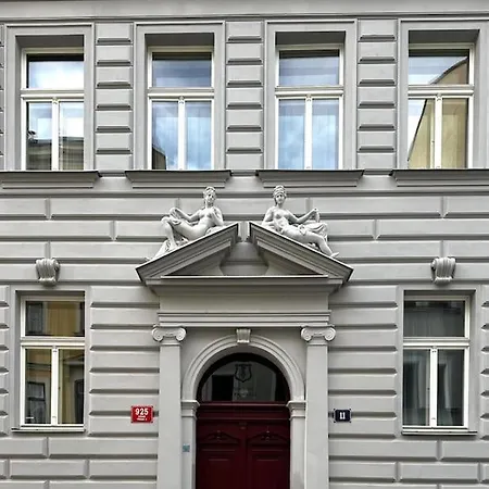 Authentic With Garden Apartament