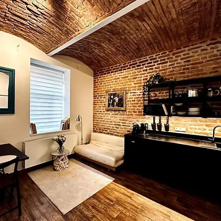 Apartament Authentic With Garden