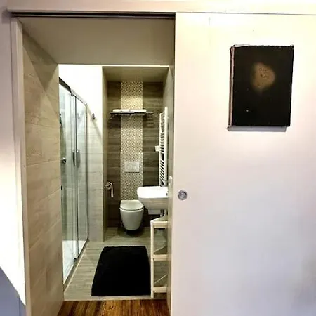 Apartment Authentic With Garden Prag